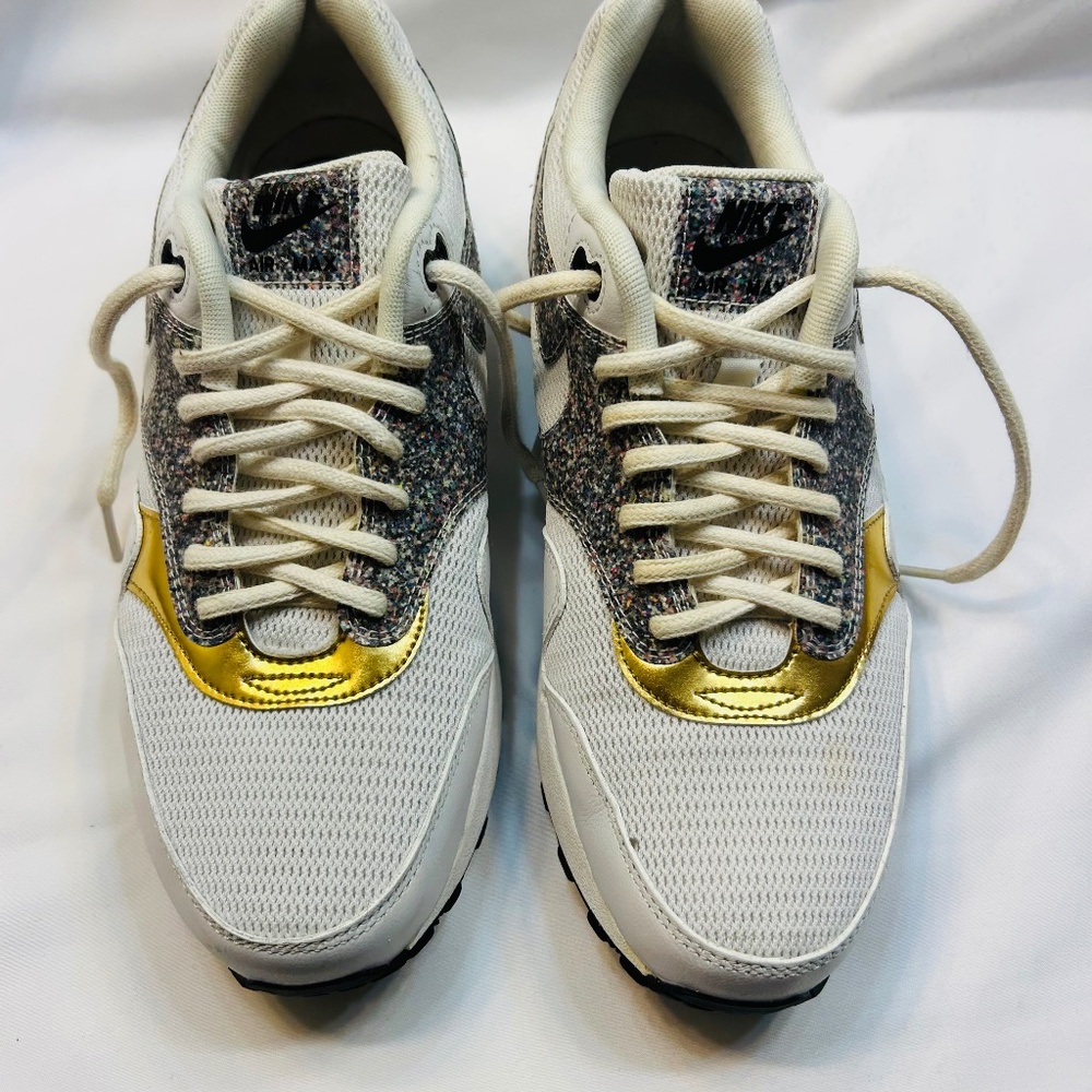 Nike Air Max 1SE Running Trainers    Like New Condition
